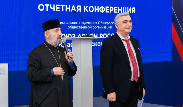 Камо Айрапетян и настоятель Армянской церкви в Краснодаре Тер Арутюн Баядян
