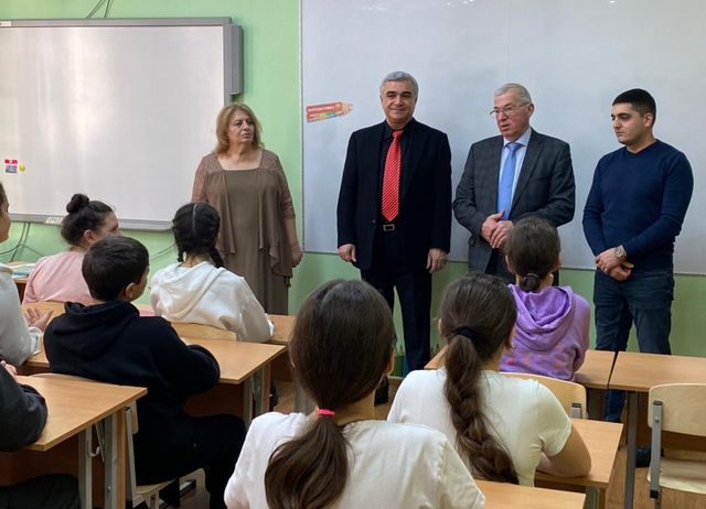 Камо Айрапетян посещает армавирскую школу с преподаванием армянского языка