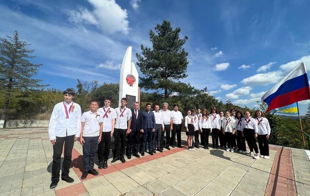 памятник Герою Советского Союза Сурену Аракеляну
