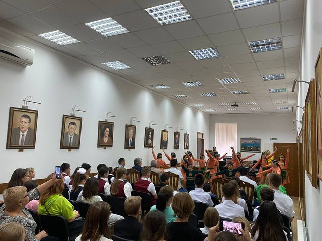 подарки армавирским школьникам подарки армавирским школьникам