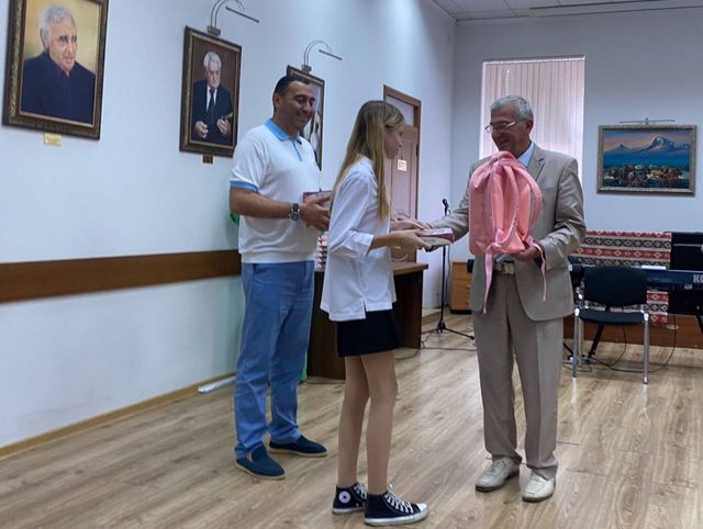 подарки армавирским школьникам подарки армавирским школьникам