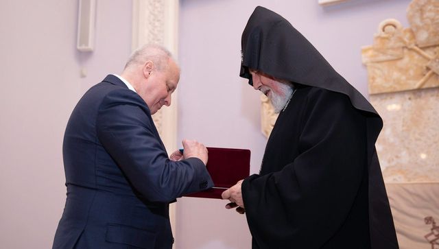 Католикос Всех Армян Гарегин Второй награжден Орденом Почета