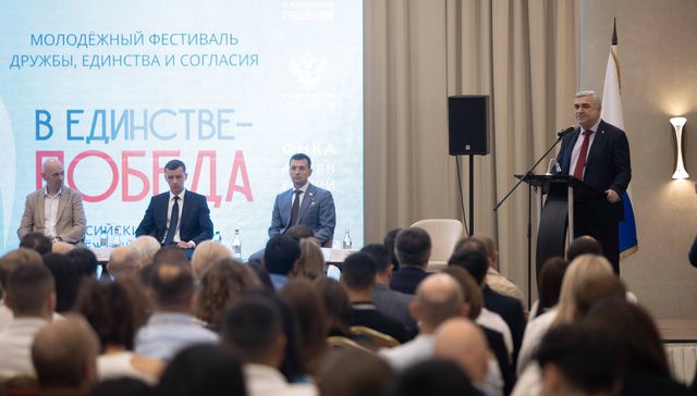 Участников Фестиваля приветствует председатель РО САР Краснодарского края Камо Айрапетян