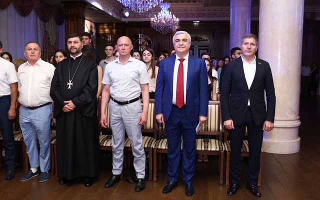 чествование выпускников