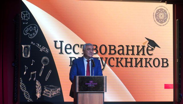 Камо Айрапетян чествование выпускников 2023